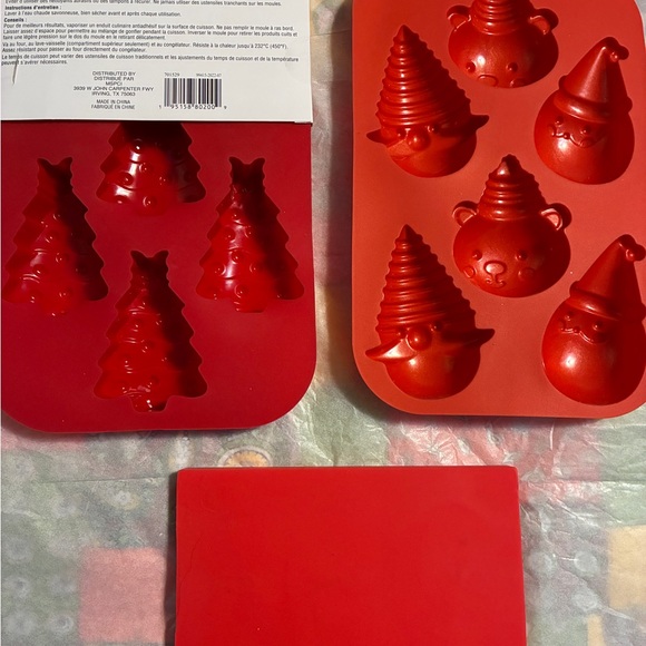 Silicone Cookie Molds Celebrate It Red Christmas lot of 3 NWT - Picture 3 of 3